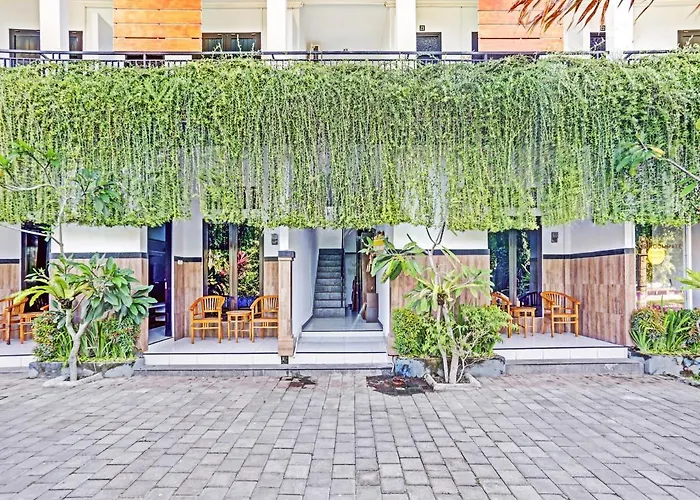 Oyo 90400 Roommate Hotel 2*