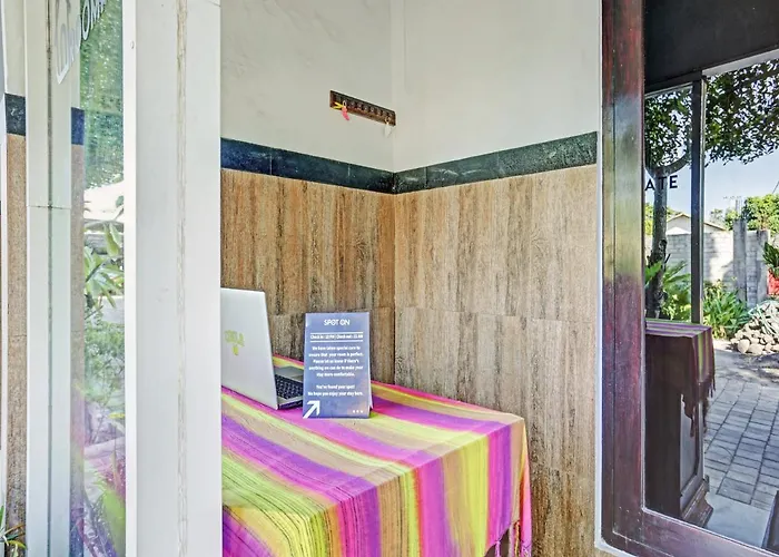 Oyo 90400 Roommate Hotel Denpasar